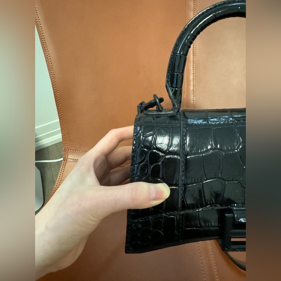 Hourglass croc-embossed leather top handle bag - Picture 5 of 13